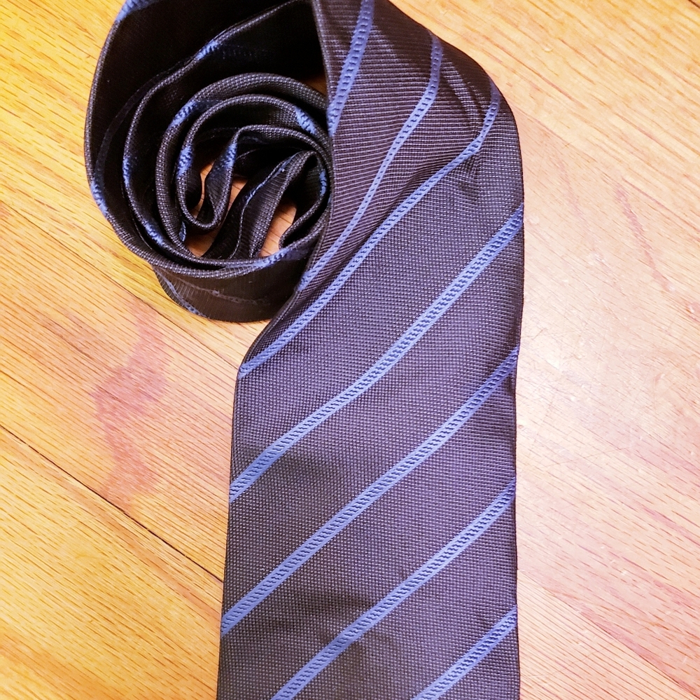 Valinteno 100% silk stripe tie 👍
